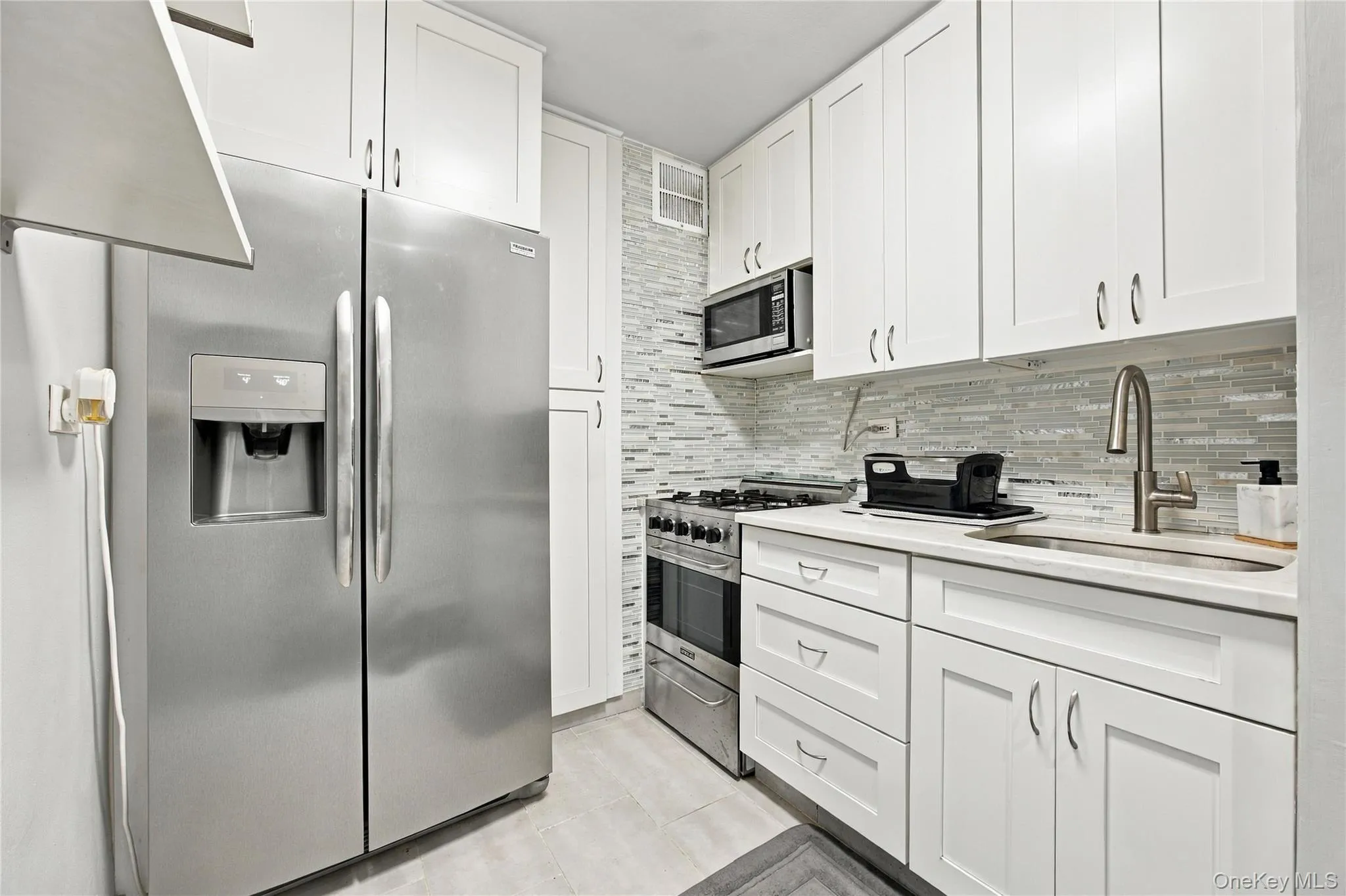 9910 60th Avenue, New York, NY, 2 Rooms Rooms,1 BathroomBathrooms,Residential,For Rent,60th,0,1053456 9910 60th Avenue, New York, NY, 2 Rooms Rooms,1 BathroomBathrooms,Residential,For Rent,60th,0,1053456