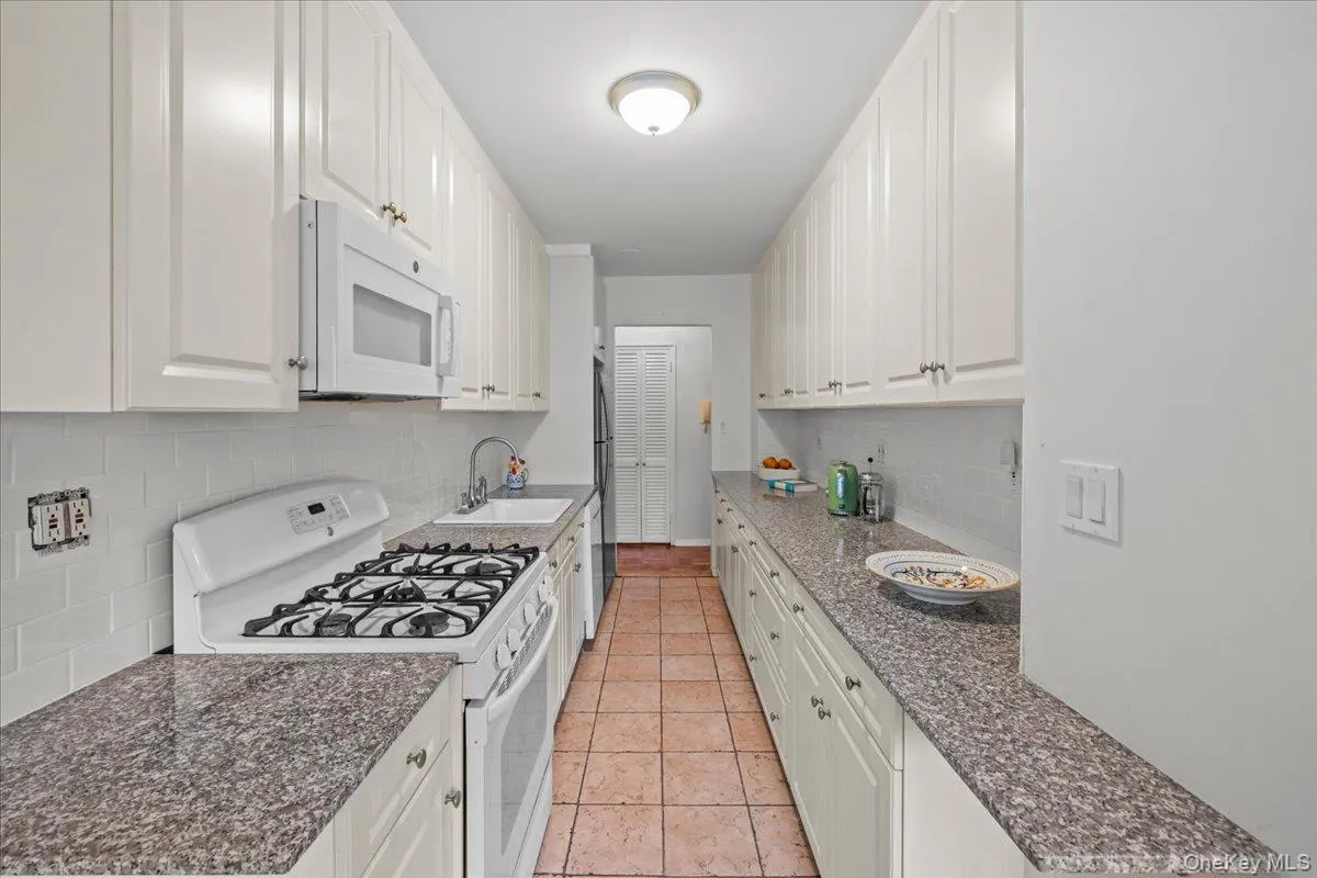 750 Kappock Street, New York, NY, 3 Bedrooms Bedrooms, 7 Rooms Rooms,3 BathroomsBathrooms,Residential,For Rent,Kappock,0,1053461 750 Kappock Street, New York, NY, 3 Bedrooms Bedrooms, 7 Rooms Rooms,3 BathroomsBathrooms,Residential,For Rent,Kappock,0,1053461