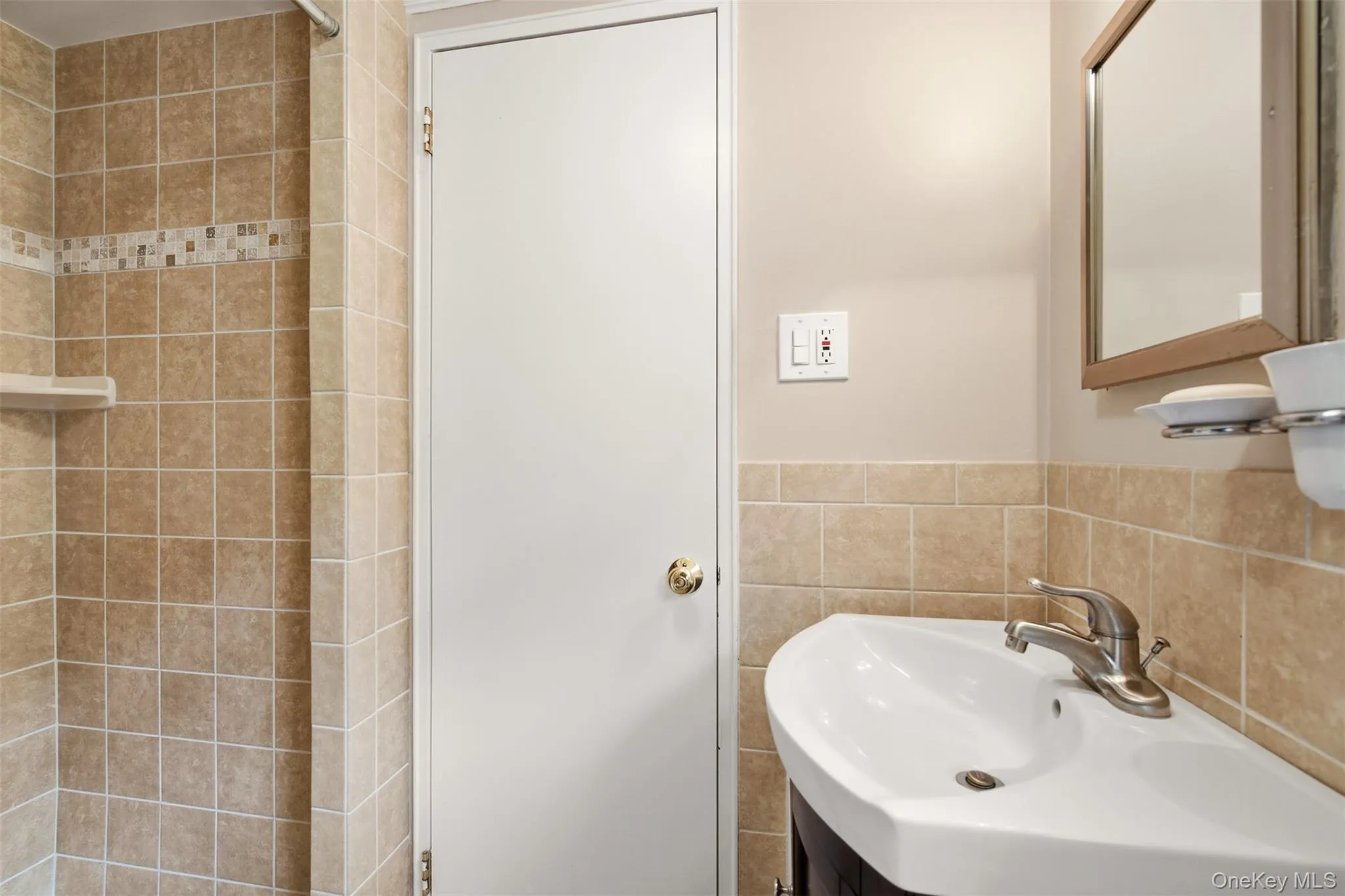 174 Flower Hill Road, Huntington, NY, 4 Bedrooms Bedrooms, 8 Rooms Rooms,2 BathroomsBathrooms,Residential,For Rent,Flower Hill,0,1053463 174 Flower Hill Road, Huntington, NY, 4 Bedrooms Bedrooms, 8 Rooms Rooms,2 BathroomsBathrooms,Residential,For Rent,Flower Hill,0,1053463