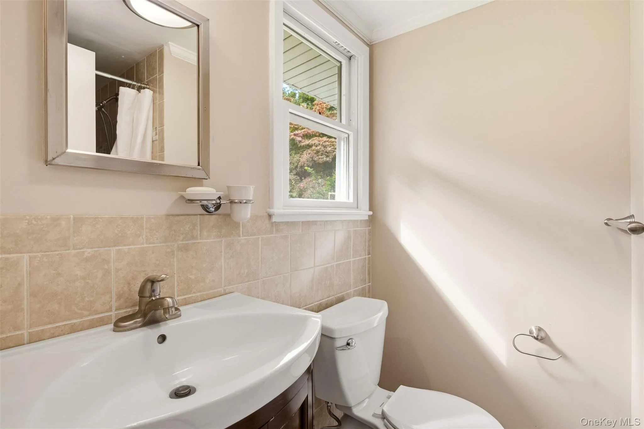 174 Flower Hill Road, Huntington, NY, 4 Bedrooms Bedrooms, 8 Rooms Rooms,2 BathroomsBathrooms,Residential,For Rent,Flower Hill,0,1053463 174 Flower Hill Road, Huntington, NY, 4 Bedrooms Bedrooms, 8 Rooms Rooms,2 BathroomsBathrooms,Residential,For Rent,Flower Hill,0,1053463