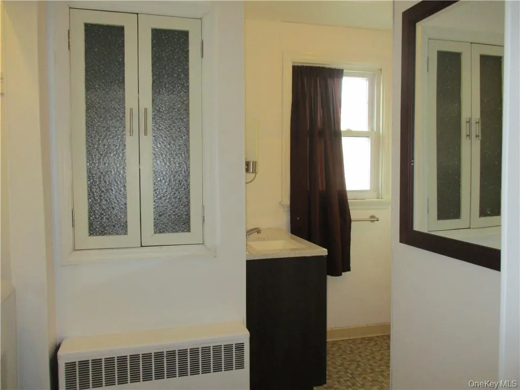 1003 Main Street, Fishkill, NY, 1 Bedroom Bedrooms, 4 Rooms Rooms,1 BathroomBathrooms,Residential Lease,For Rent,Main,0,1053466 1003 Main Street, Fishkill, NY, 1 Bedroom Bedrooms, 4 Rooms Rooms,1 BathroomBathrooms,Residential Lease,For Rent,Main,0,1053466