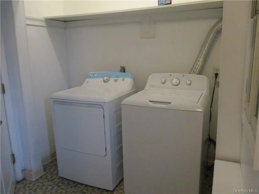 1003 Main Street, Fishkill, NY, 1 Bedroom Bedrooms, 4 Rooms Rooms,1 BathroomBathrooms,Residential Lease,For Rent,Main,0,1053466 1003 Main Street, Fishkill, NY, 1 Bedroom Bedrooms, 4 Rooms Rooms,1 BathroomBathrooms,Residential Lease,For Rent,Main,0,1053466
