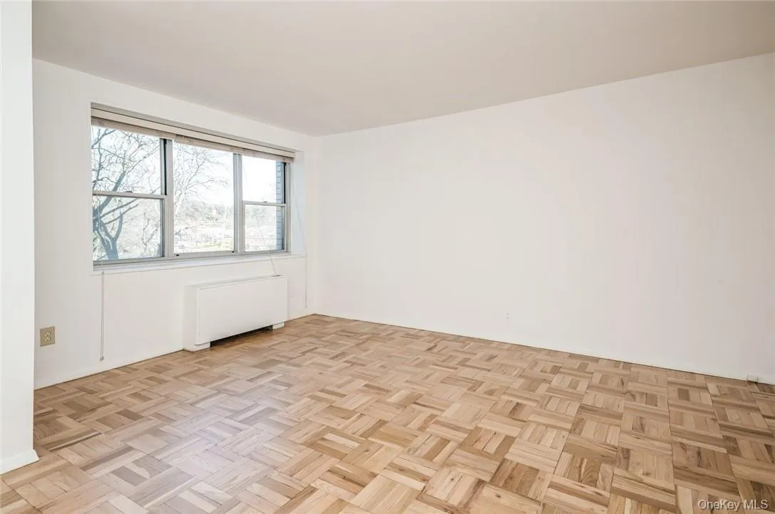 Beautifully refinished oak parquet flooring. Central heat and central AC unit. Beautifully refinished oak parquet flooring. Central heat and central AC unit.