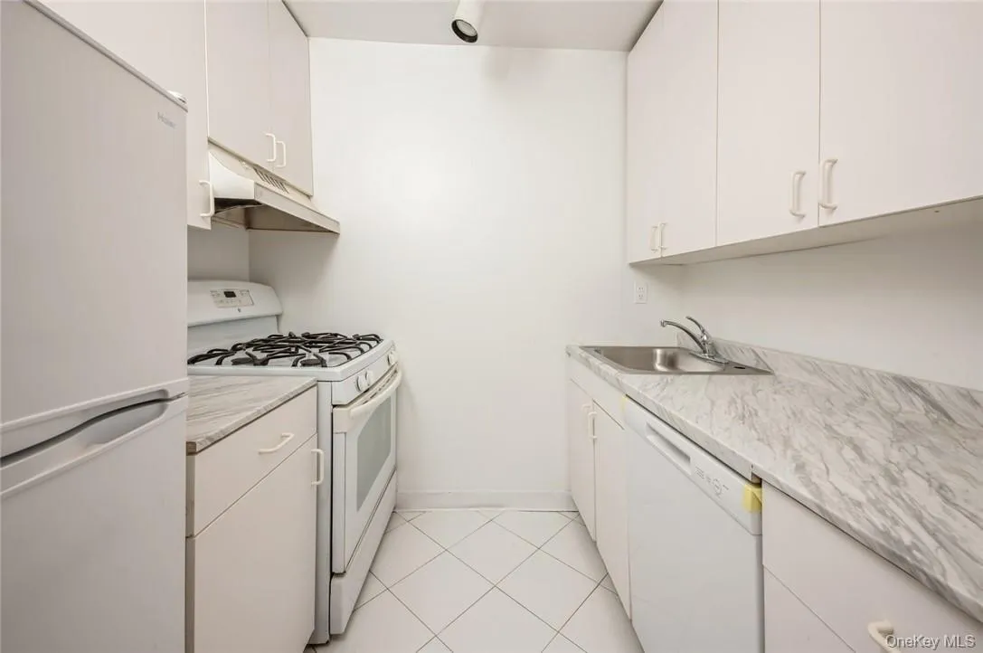 Kitchen with lots of cabinet space Kitchen with lots of cabinet space