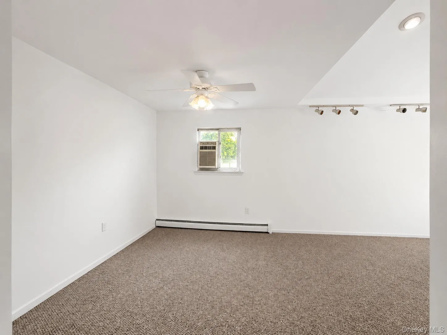 17 Fordham Road, West Babylon, NY, 3 Bedroom Bedrooms, 4 Room Rooms,1 BathroomBathrooms,Residential Lease,For Rent,Fordham,0,1053470 17 Fordham Road, West Babylon, NY, 3 Bedroom Bedrooms, 4 Room Rooms,1 BathroomBathrooms,Residential Lease,For Rent,Fordham,0,1053470