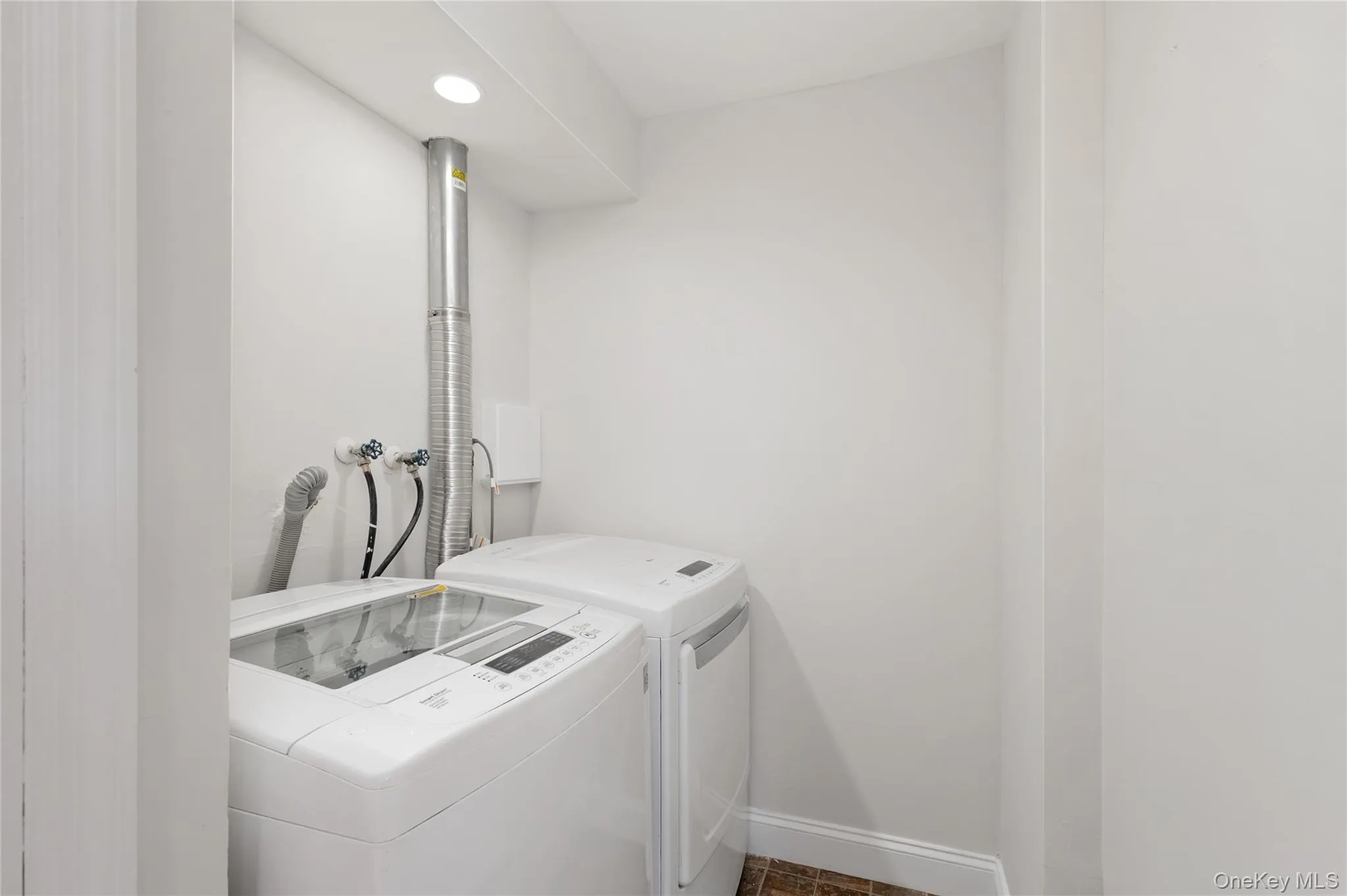14 Osage Drive, Huntington, NY, 5 Bedrooms Bedrooms, 10 Rooms Rooms,3 BathroomsBathrooms,Residential,For Rent,Osage,0,1053481 14 Osage Drive, Huntington, NY, 5 Bedrooms Bedrooms, 10 Rooms Rooms,3 BathroomsBathrooms,Residential,For Rent,Osage,0,1053481