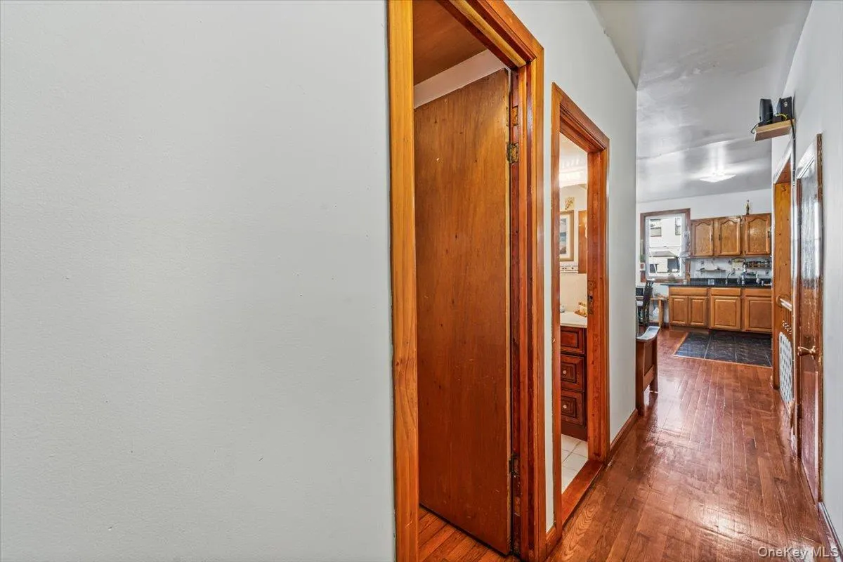 2507 Humphreys Street, New York, NY, 4 Bedrooms Bedrooms, 6 Rooms Rooms,3 BathroomsBathrooms,Residential,For Rent,Humphreys,0,1053490 2507 Humphreys Street, New York, NY, 4 Bedrooms Bedrooms, 6 Rooms Rooms,3 BathroomsBathrooms,Residential,For Rent,Humphreys,0,1053490