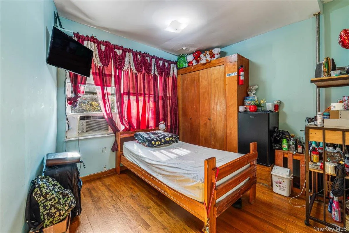2507 Humphreys Street, New York, NY, 4 Bedrooms Bedrooms, 6 Rooms Rooms,3 BathroomsBathrooms,Residential,For Rent,Humphreys,0,1053490 2507 Humphreys Street, New York, NY, 4 Bedrooms Bedrooms, 6 Rooms Rooms,3 BathroomsBathrooms,Residential,For Rent,Humphreys,0,1053490
