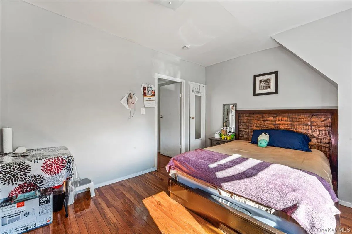 2507 Humphreys Street, New York, NY, 4 Bedrooms Bedrooms, 6 Rooms Rooms,3 BathroomsBathrooms,Residential,For Rent,Humphreys,0,1053490 2507 Humphreys Street, New York, NY, 4 Bedrooms Bedrooms, 6 Rooms Rooms,3 BathroomsBathrooms,Residential,For Rent,Humphreys,0,1053490
