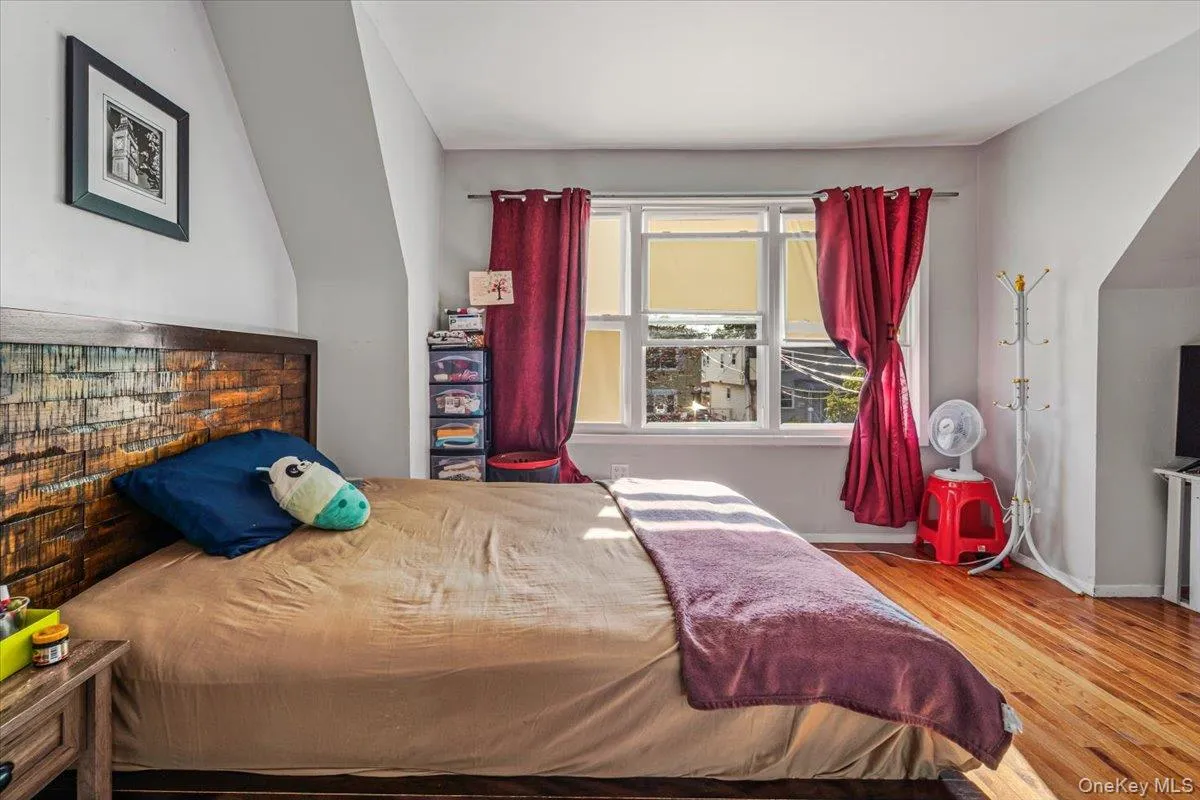 2507 Humphreys Street, New York, NY, 4 Bedrooms Bedrooms, 6 Rooms Rooms,3 BathroomsBathrooms,Residential,For Rent,Humphreys,0,1053490 2507 Humphreys Street, New York, NY, 4 Bedrooms Bedrooms, 6 Rooms Rooms,3 BathroomsBathrooms,Residential,For Rent,Humphreys,0,1053490