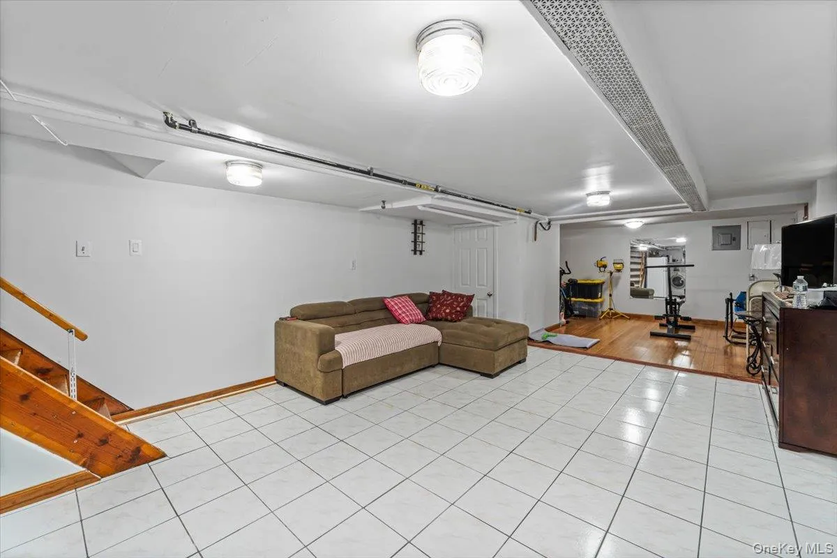 2507 Humphreys Street, New York, NY, 4 Bedrooms Bedrooms, 6 Rooms Rooms,3 BathroomsBathrooms,Residential,For Rent,Humphreys,0,1053490 2507 Humphreys Street, New York, NY, 4 Bedrooms Bedrooms, 6 Rooms Rooms,3 BathroomsBathrooms,Residential,For Rent,Humphreys,0,1053490