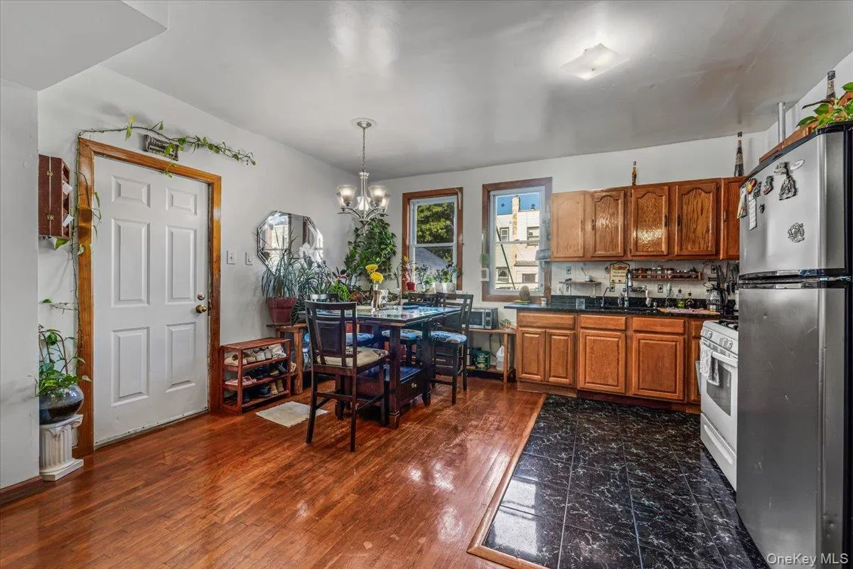 2507 Humphreys Street, New York, NY, 4 Bedrooms Bedrooms, 6 Rooms Rooms,3 BathroomsBathrooms,Residential,For Rent,Humphreys,0,1053490 2507 Humphreys Street, New York, NY, 4 Bedrooms Bedrooms, 6 Rooms Rooms,3 BathroomsBathrooms,Residential,For Rent,Humphreys,0,1053490