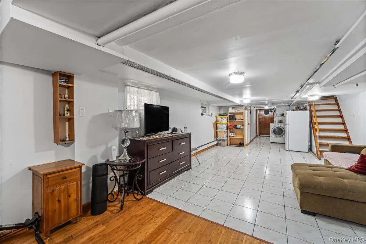 2507 Humphreys Street, New York, NY, 4 Bedrooms Bedrooms, 6 Rooms Rooms,3 BathroomsBathrooms,Residential,For Rent,Humphreys,0,1053490 2507 Humphreys Street, New York, NY, 4 Bedrooms Bedrooms, 6 Rooms Rooms,3 BathroomsBathrooms,Residential,For Rent,Humphreys,0,1053490