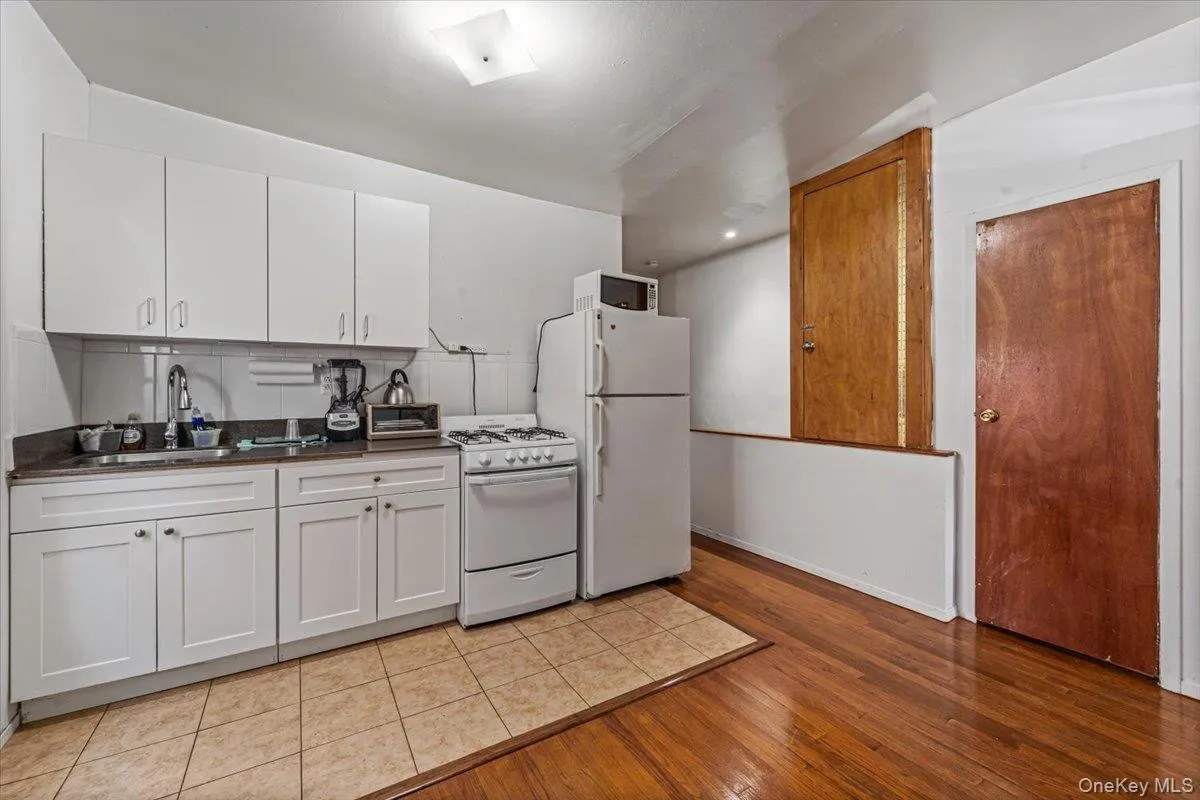 2507 Humphreys Street, New York, NY, 4 Bedrooms Bedrooms, 6 Rooms Rooms,3 BathroomsBathrooms,Residential,For Rent,Humphreys,0,1053490 2507 Humphreys Street, New York, NY, 4 Bedrooms Bedrooms, 6 Rooms Rooms,3 BathroomsBathrooms,Residential,For Rent,Humphreys,0,1053490
