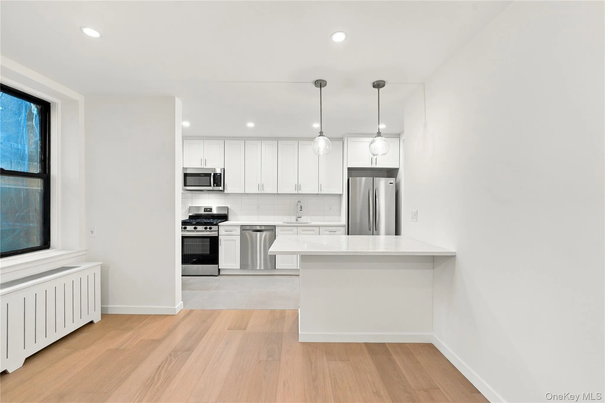 7234 Austin Street, New York, NY, 1 Bedroom Bedrooms, 3 Rooms Rooms,1 BathroomBathrooms,Residential,For Rent,Austin,0,1053491 7234 Austin Street, New York, NY, 1 Bedroom Bedrooms, 3 Rooms Rooms,1 BathroomBathrooms,Residential,For Rent,Austin,0,1053491