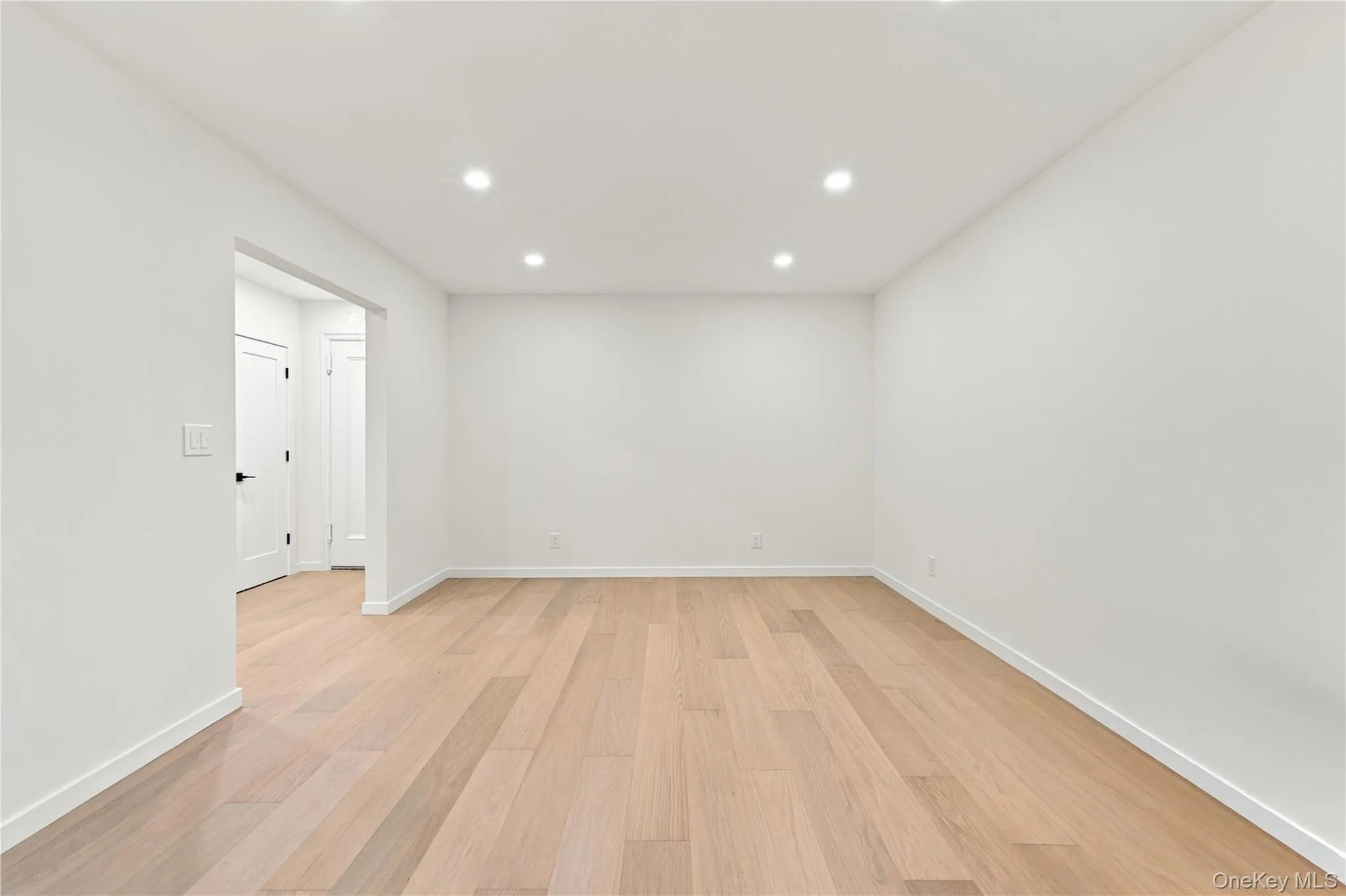 7234 Austin Street, New York, NY, 1 Bedroom Bedrooms, 3 Rooms Rooms,1 BathroomBathrooms,Residential,For Rent,Austin,0,1053491 7234 Austin Street, New York, NY, 1 Bedroom Bedrooms, 3 Rooms Rooms,1 BathroomBathrooms,Residential,For Rent,Austin,0,1053491