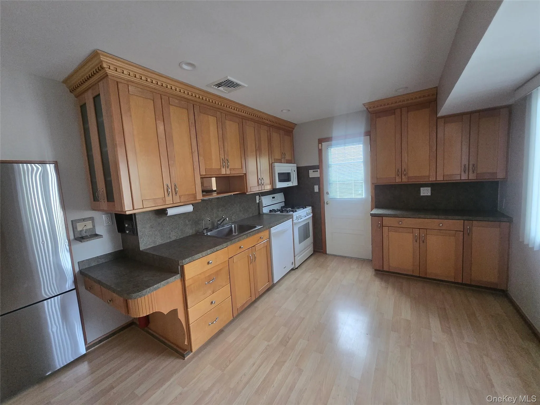 25 Ripley Drive, Huntington, NY, 3 Bedrooms Bedrooms, 7 Rooms Rooms,2 BathroomsBathrooms,Residential Lease,For Rent,Ripley,0,1053498 25 Ripley Drive, Huntington, NY, 3 Bedrooms Bedrooms, 7 Rooms Rooms,2 BathroomsBathrooms,Residential Lease,For Rent,Ripley,0,1053498