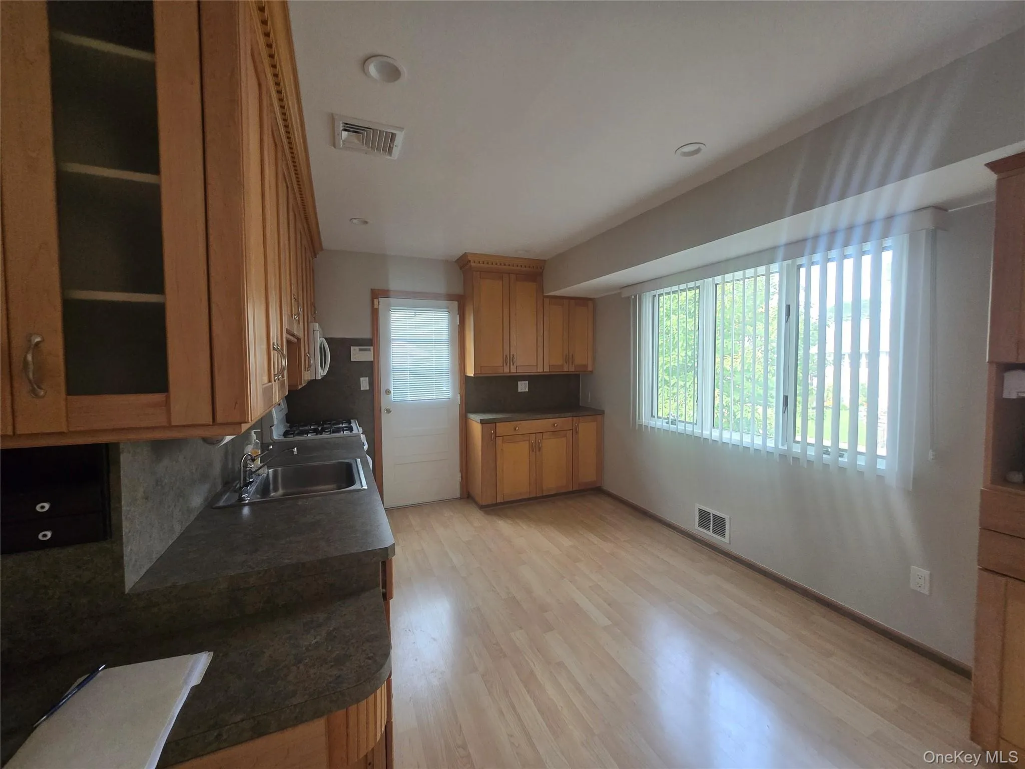 25 Ripley Drive, Huntington, NY, 3 Bedrooms Bedrooms, 7 Rooms Rooms,2 BathroomsBathrooms,Residential Lease,For Rent,Ripley,0,1053498 25 Ripley Drive, Huntington, NY, 3 Bedrooms Bedrooms, 7 Rooms Rooms,2 BathroomsBathrooms,Residential Lease,For Rent,Ripley,0,1053498