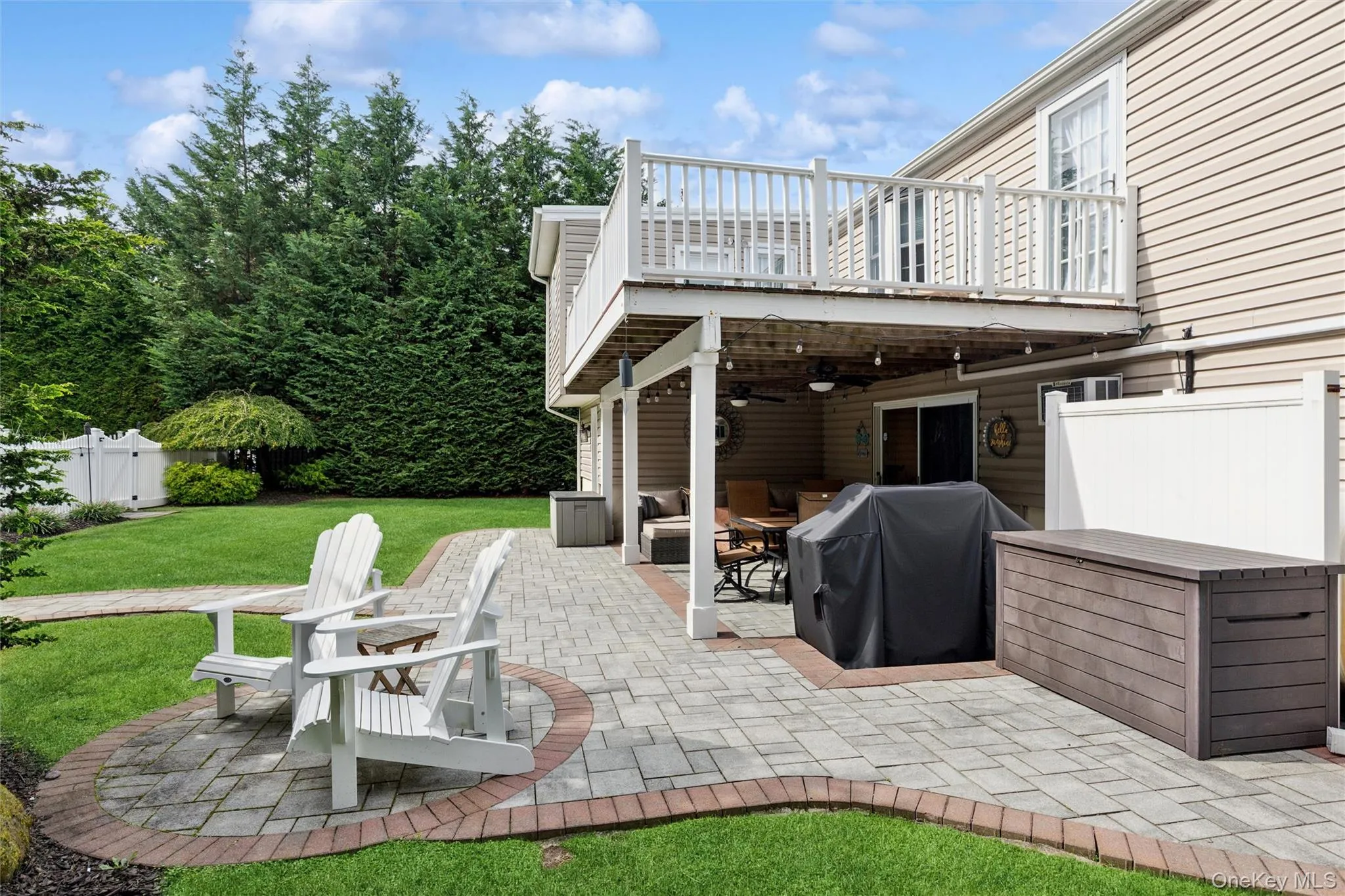 features the upper deck outside the bedrooms features the upper deck outside the bedrooms