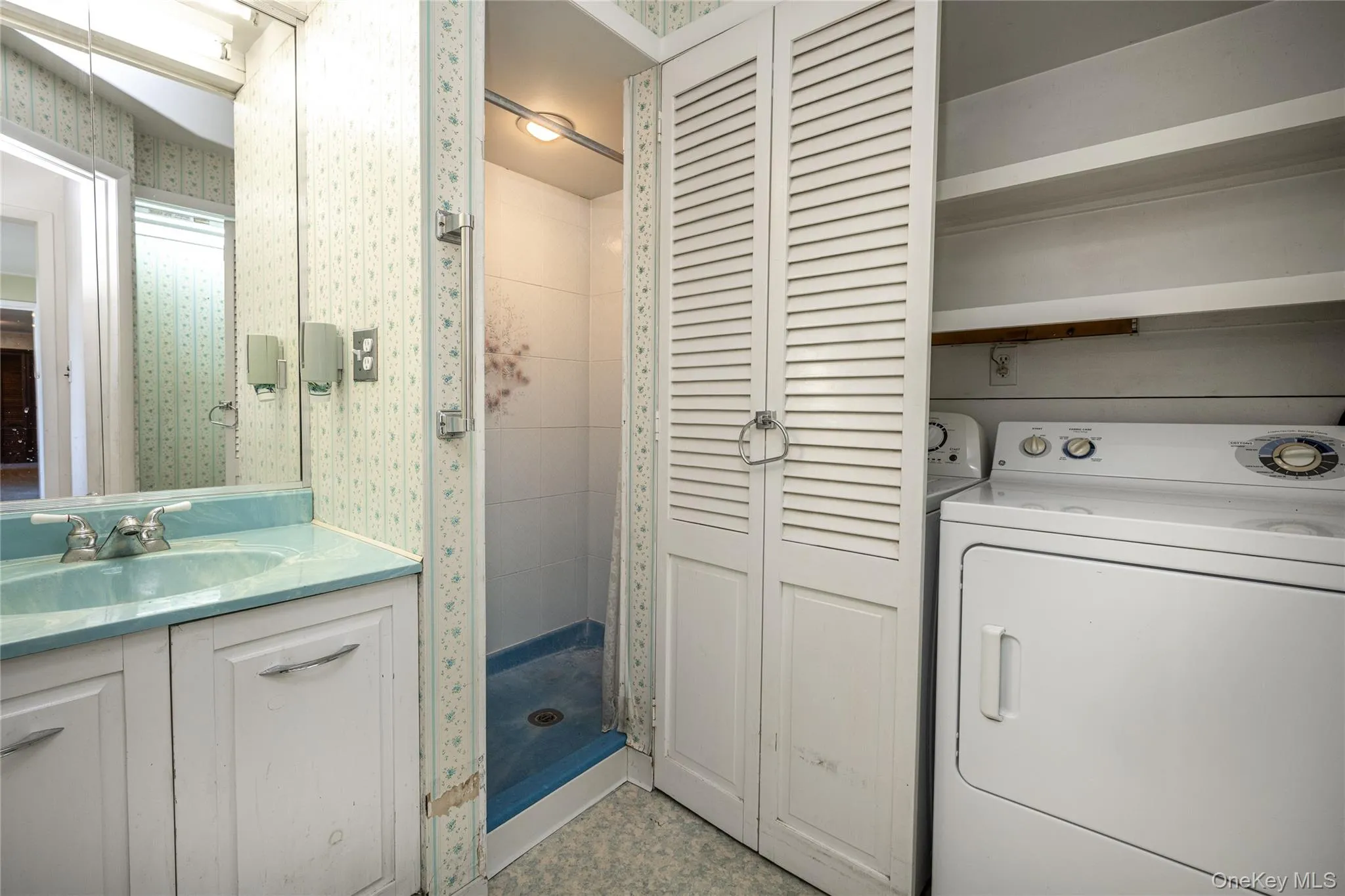 Laundry & Bathroom Laundry & Bathroom