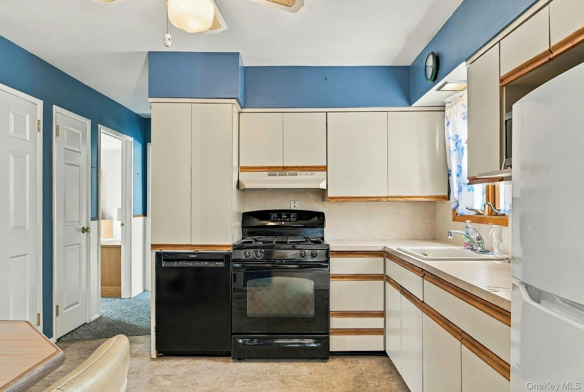 375 Catskill Avenue, Babylon, NY, 4 Bedrooms Bedrooms, 9 Rooms Rooms,2 BathroomsBathrooms,Residential,For Rent,Catskill,0,1053519 375 Catskill Avenue, Babylon, NY, 4 Bedrooms Bedrooms, 9 Rooms Rooms,2 BathroomsBathrooms,Residential,For Rent,Catskill,0,1053519