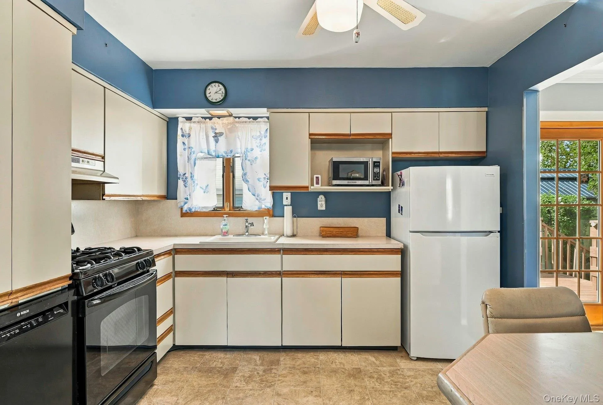 375 Catskill Avenue, Babylon, NY, 4 Bedrooms Bedrooms, 9 Rooms Rooms,2 BathroomsBathrooms,Residential,For Rent,Catskill,0,1053519 375 Catskill Avenue, Babylon, NY, 4 Bedrooms Bedrooms, 9 Rooms Rooms,2 BathroomsBathrooms,Residential,For Rent,Catskill,0,1053519