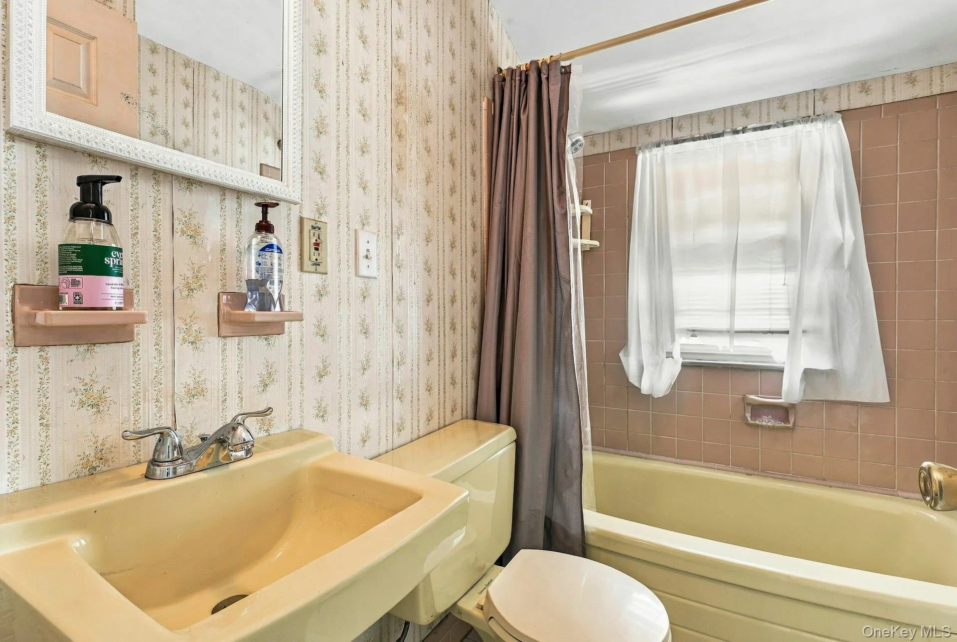 375 Catskill Avenue, Babylon, NY, 4 Bedrooms Bedrooms, 9 Rooms Rooms,2 BathroomsBathrooms,Residential,For Rent,Catskill,0,1053519 375 Catskill Avenue, Babylon, NY, 4 Bedrooms Bedrooms, 9 Rooms Rooms,2 BathroomsBathrooms,Residential,For Rent,Catskill,0,1053519