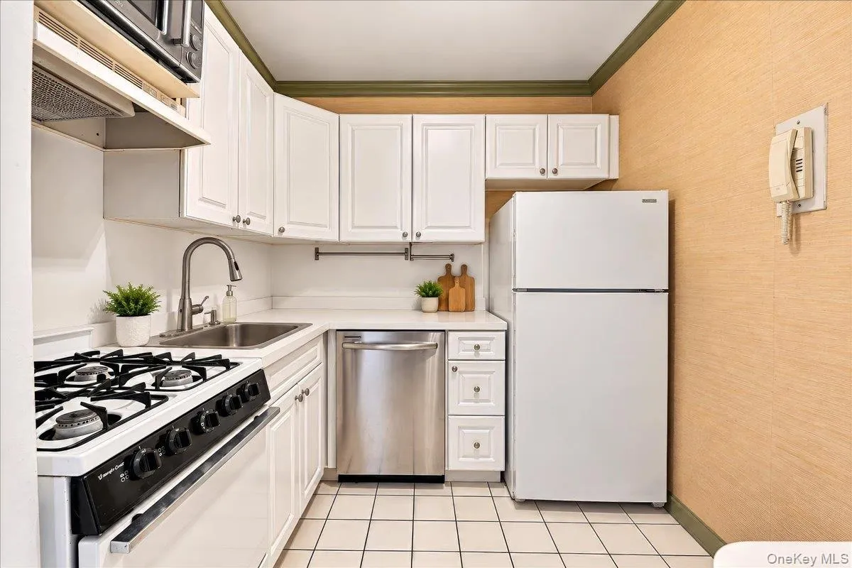 5900 Arlington Avenue, New York, NY, 1 Bedroom Bedrooms, 4 Rooms Rooms,1 BathroomBathrooms,Residential,For Rent,Arlington,0,1053522 5900 Arlington Avenue, New York, NY, 1 Bedroom Bedrooms, 4 Rooms Rooms,1 BathroomBathrooms,Residential,For Rent,Arlington,0,1053522