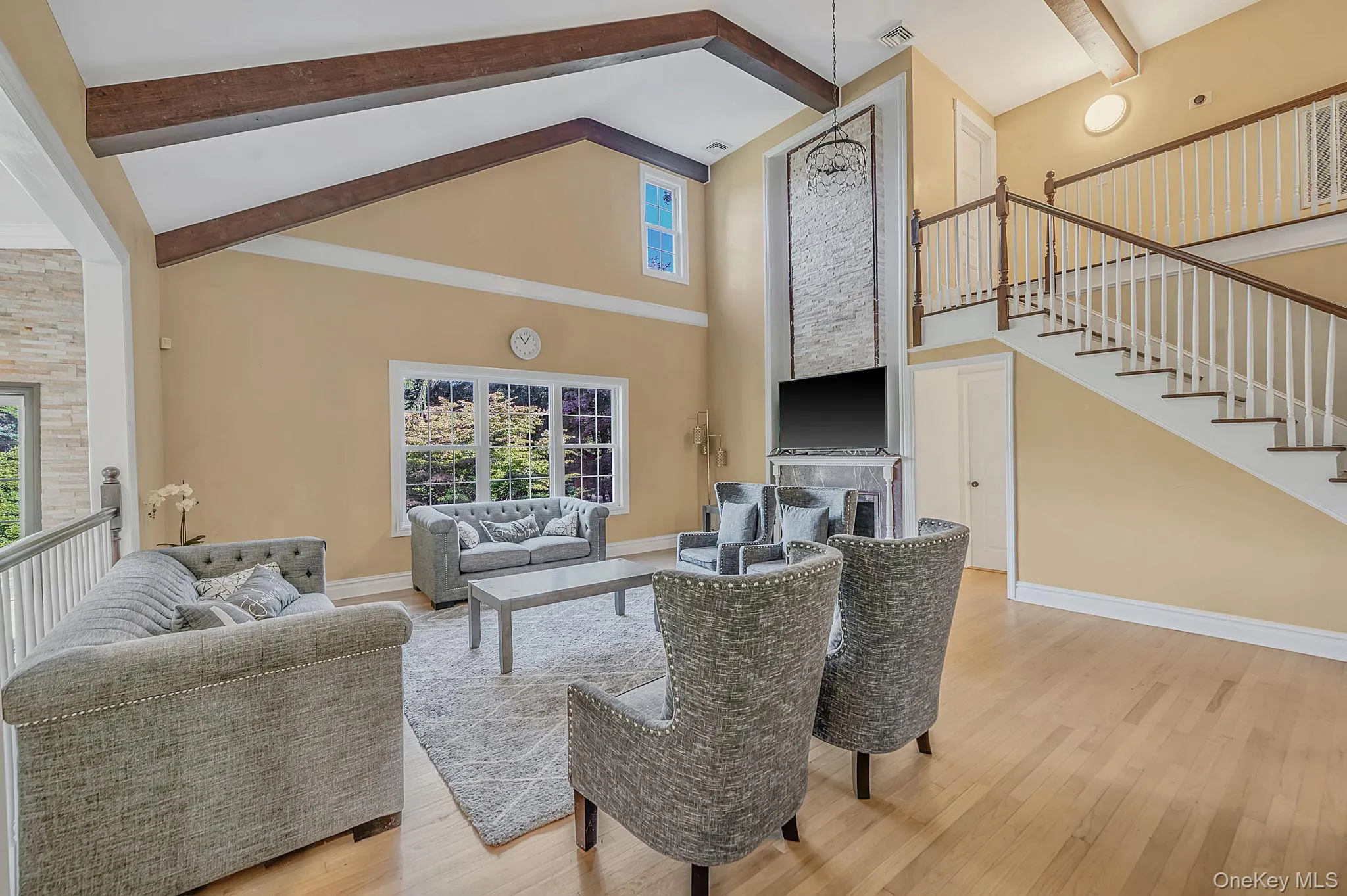 Two story Living Room with entry to first floor en suite Two story Living Room with entry to first floor en suite