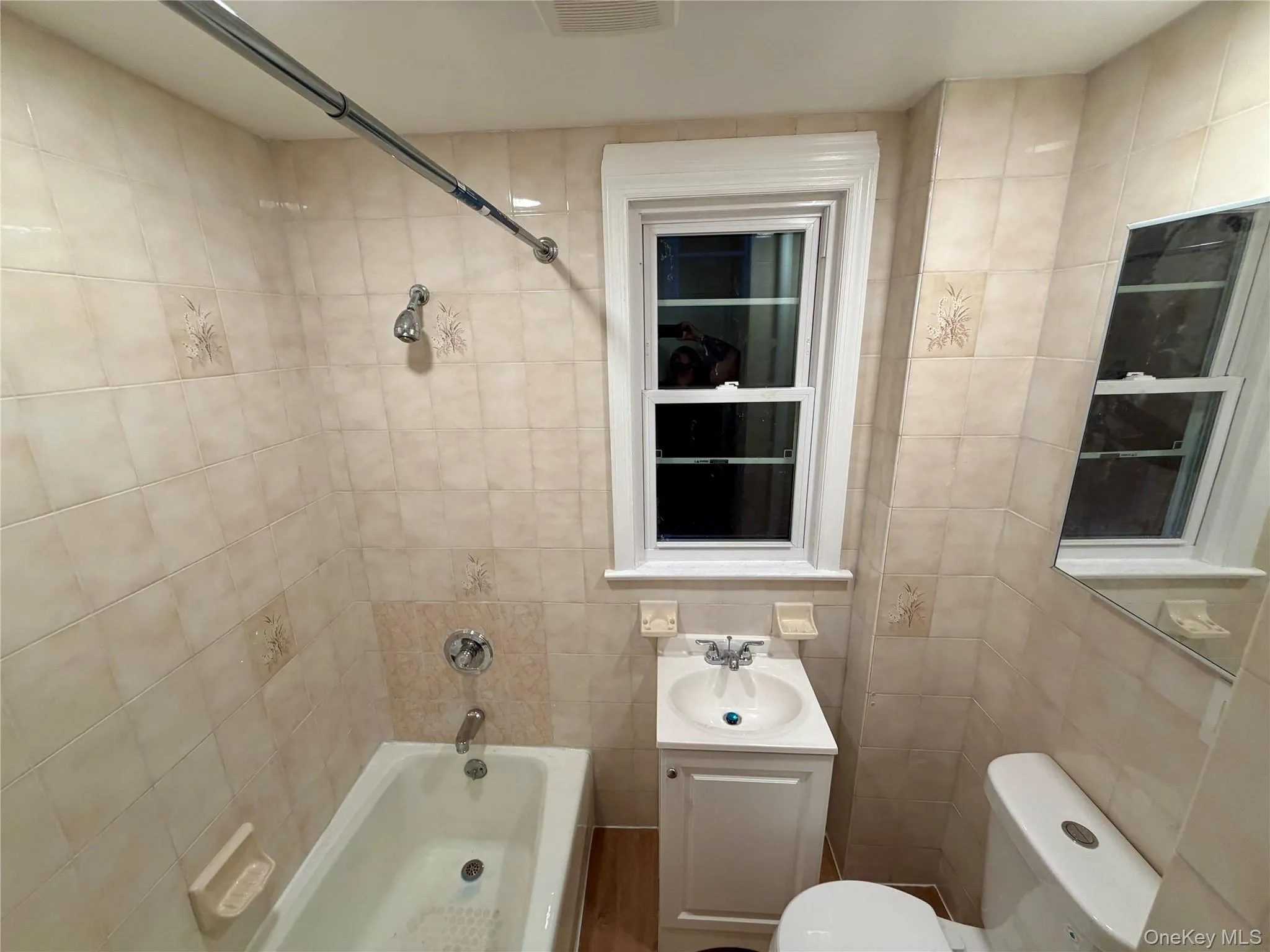 116 Alexander Avenue, Yonkers, NY, 2 Bedroom Bedrooms, 5 Room Rooms,1 BathroomBathrooms,Residential Lease,For Rent,Alexander,0,1053529 116 Alexander Avenue, Yonkers, NY, 2 Bedroom Bedrooms, 5 Room Rooms,1 BathroomBathrooms,Residential Lease,For Rent,Alexander,0,1053529