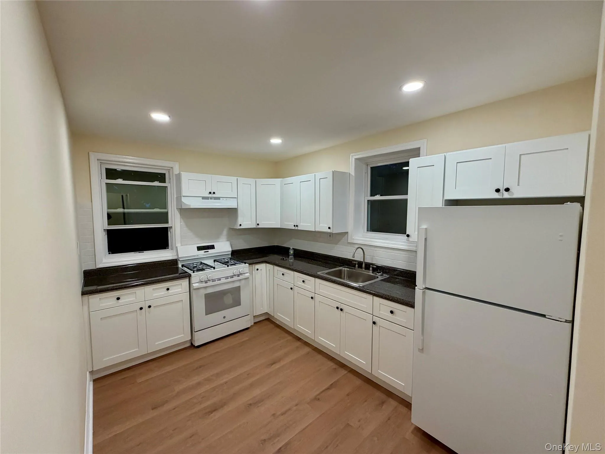 116 Alexander Avenue, Yonkers, NY, 2 Bedroom Bedrooms, 5 Room Rooms,1 BathroomBathrooms,Residential Lease,For Rent,Alexander,0,1053529 116 Alexander Avenue, Yonkers, NY, 2 Bedroom Bedrooms, 5 Room Rooms,1 BathroomBathrooms,Residential Lease,For Rent,Alexander,0,1053529