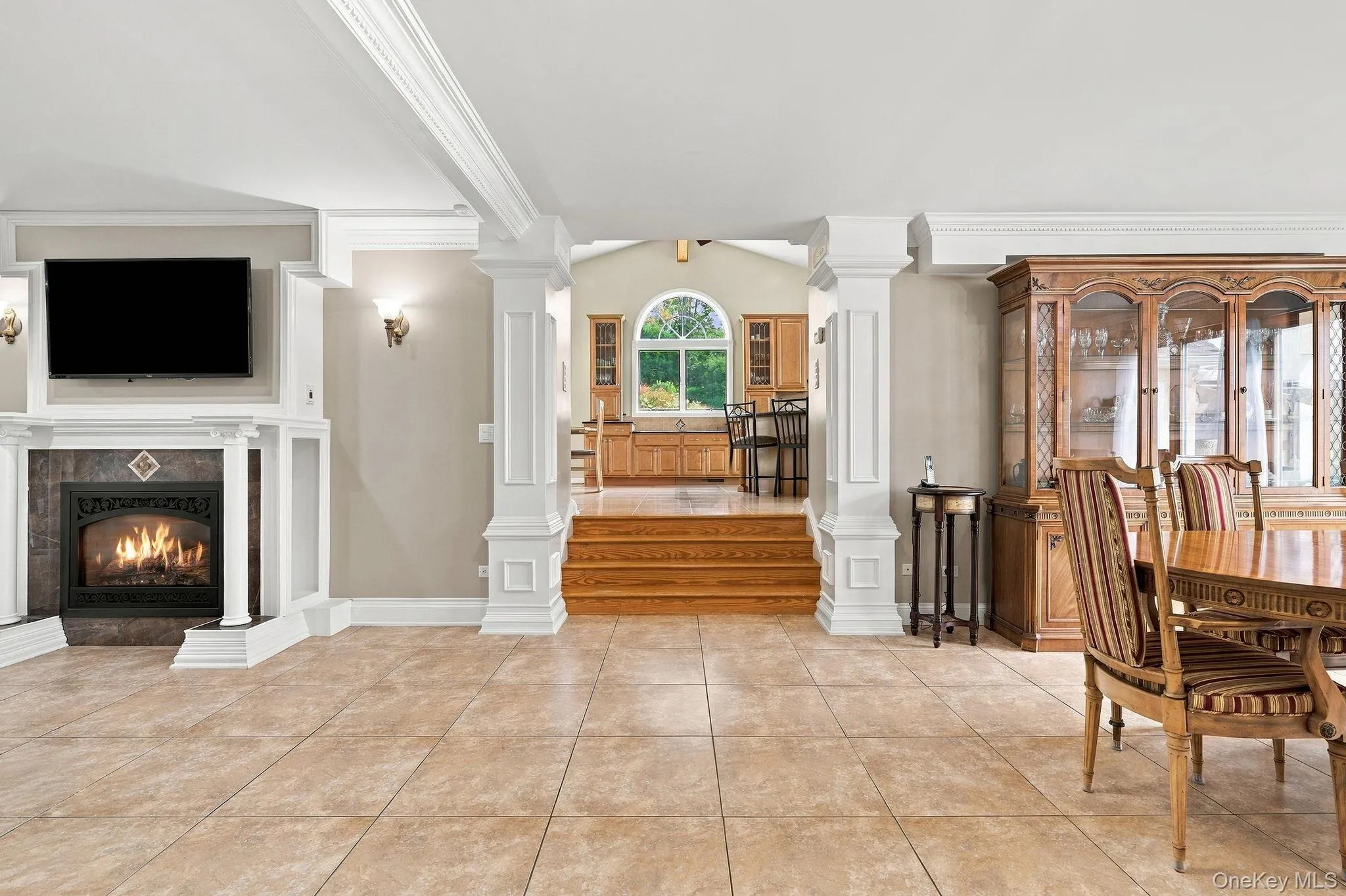 A comfortable gathering space where refined details meet everyday living. A comfortable gathering space where refined details meet everyday living.