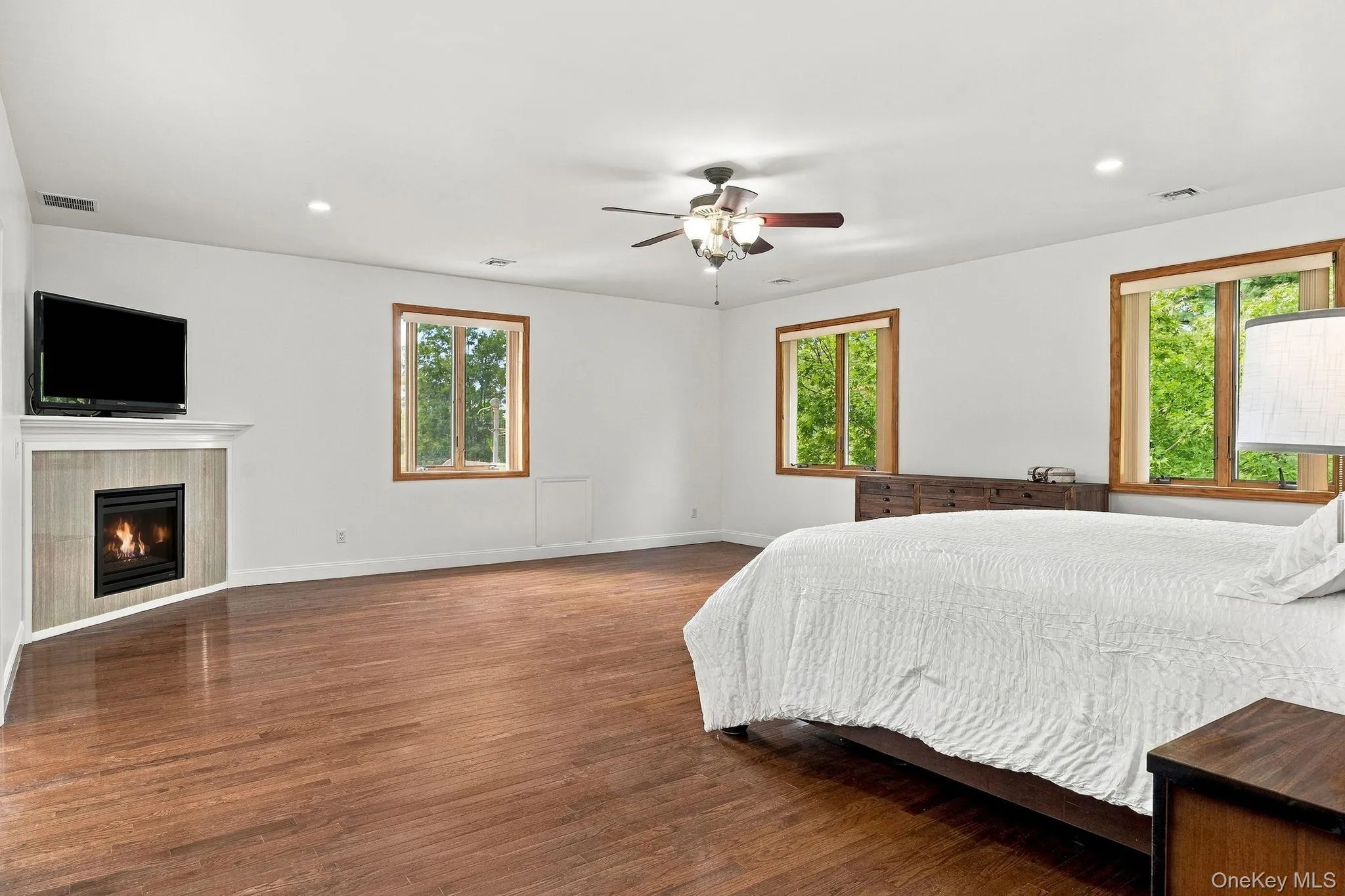 Quietly elegant, exceptionally spacious and beautifully appointed. Quietly elegant, exceptionally spacious and beautifully appointed.