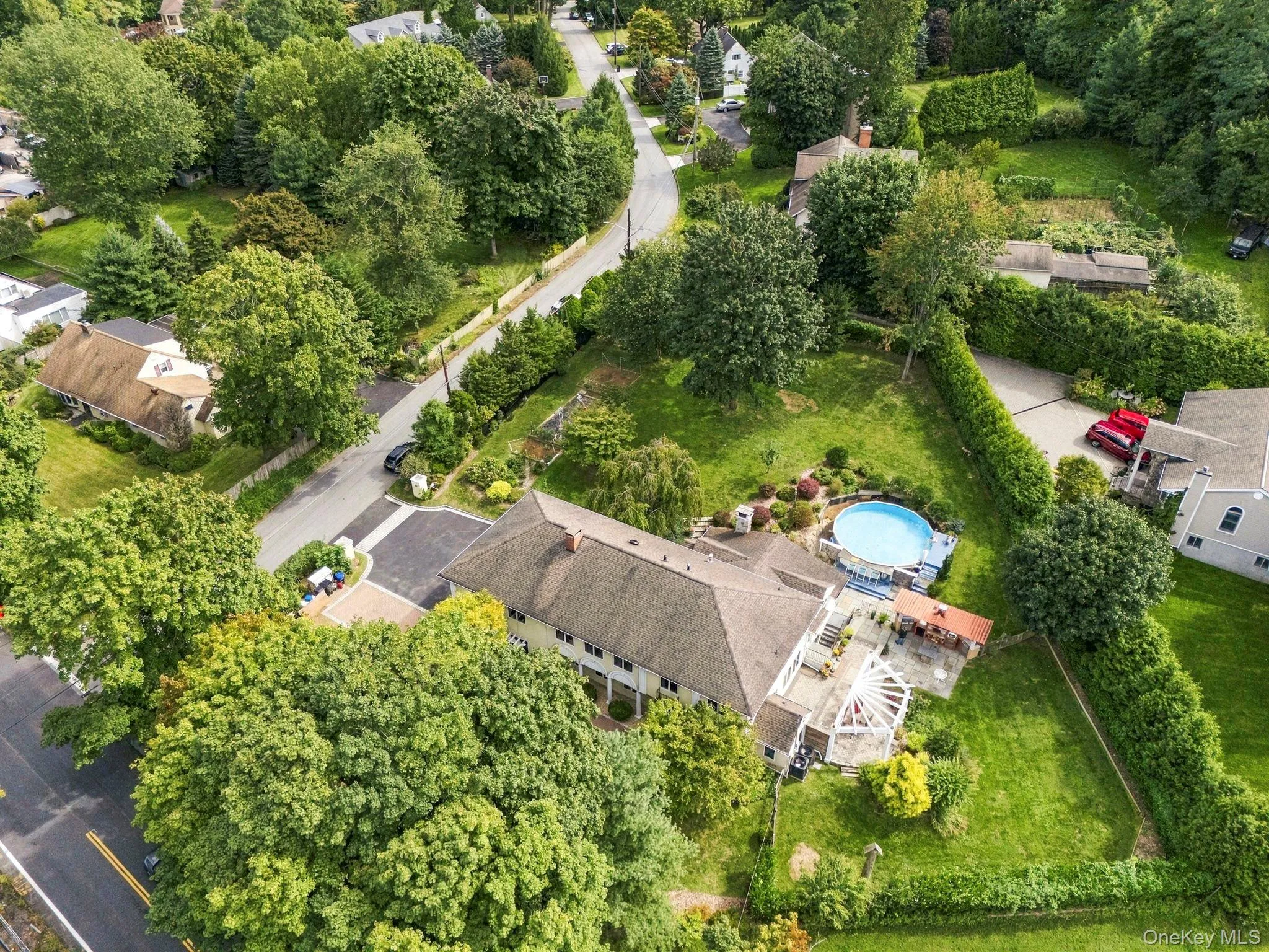 Westchester living with an enviable neighborhood setting. Westchester living with an enviable neighborhood setting.