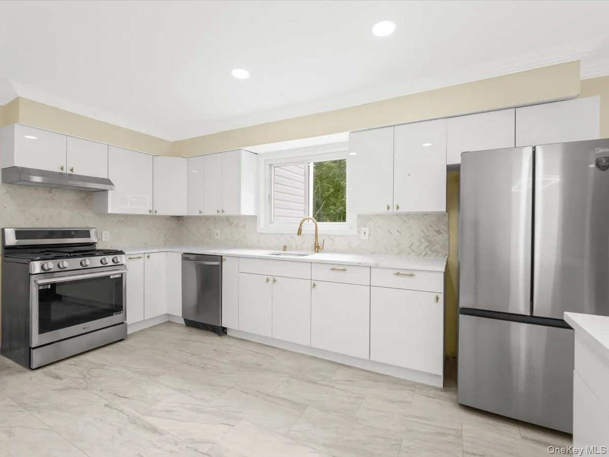 6 Shire Court, Huntington, NY, 4 Bedrooms Bedrooms, 8 Rooms Rooms,2 BathroomsBathrooms,Residential,For Rent,Shire,0,1053551 6 Shire Court, Huntington, NY, 4 Bedrooms Bedrooms, 8 Rooms Rooms,2 BathroomsBathrooms,Residential,For Rent,Shire,0,1053551
