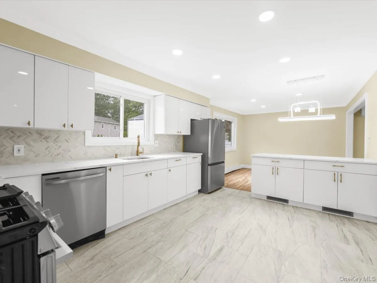 6 Shire Court, Huntington, NY, 4 Bedrooms Bedrooms, 8 Rooms Rooms,2 BathroomsBathrooms,Residential,For Rent,Shire,0,1053551 6 Shire Court, Huntington, NY, 4 Bedrooms Bedrooms, 8 Rooms Rooms,2 BathroomsBathrooms,Residential,For Rent,Shire,0,1053551