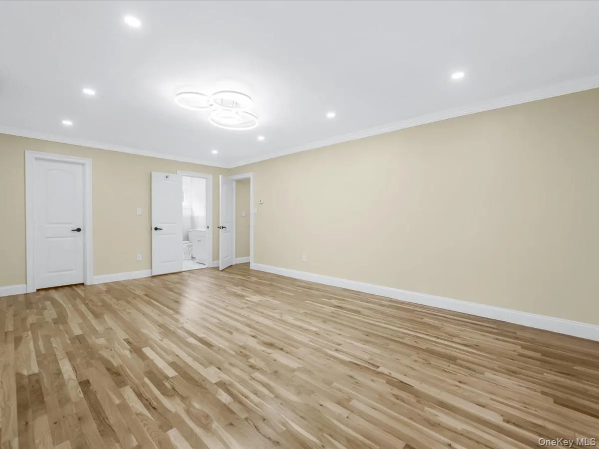 6 Shire Court, Huntington, NY, 4 Bedrooms Bedrooms, 8 Rooms Rooms,2 BathroomsBathrooms,Residential,For Rent,Shire,0,1053551 6 Shire Court, Huntington, NY, 4 Bedrooms Bedrooms, 8 Rooms Rooms,2 BathroomsBathrooms,Residential,For Rent,Shire,0,1053551