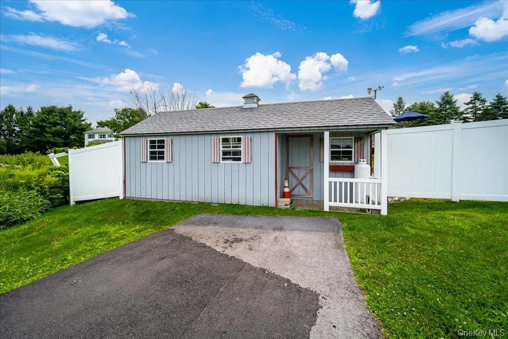317 Arcadia Road, Goshen, NY, 4 Bedrooms Bedrooms, 7 Rooms Rooms,2 BathroomsBathrooms,Residential,For Rent,Arcadia,0,1053552 317 Arcadia Road, Goshen, NY, 4 Bedrooms Bedrooms, 7 Rooms Rooms,2 BathroomsBathrooms,Residential,For Rent,Arcadia,0,1053552