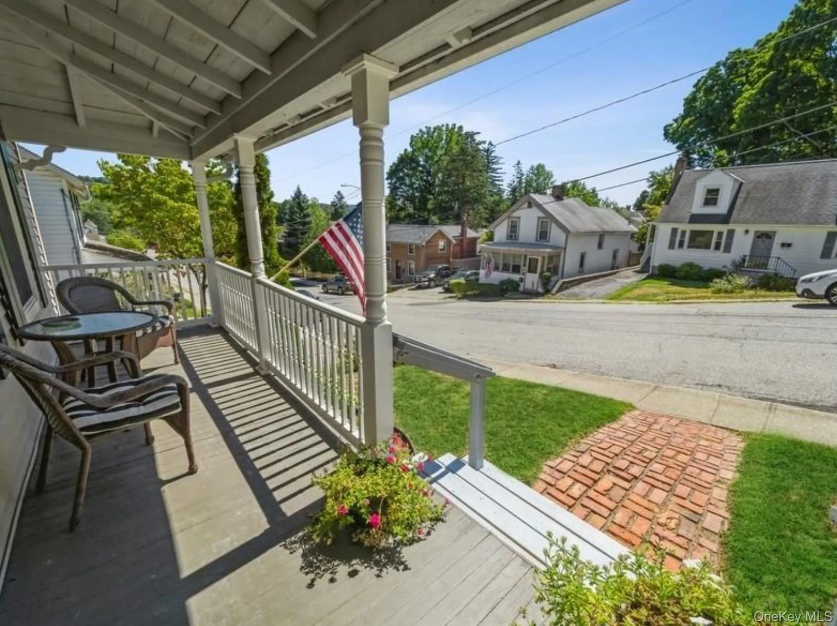 Sited on a quiet residential street, but only 1 mile to Metro-North. Sited on a quiet residential street, but only 1 mile to Metro-North.