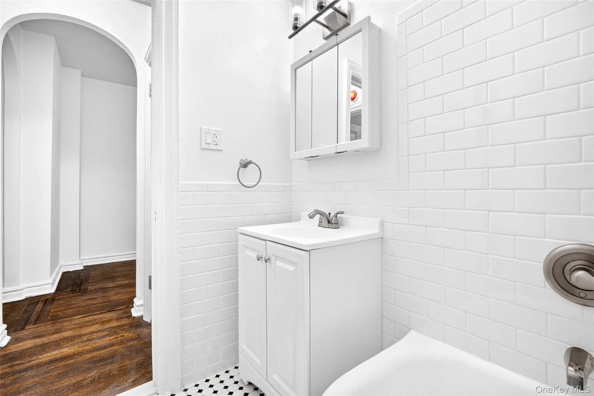 60 Broad Street, Mount Vernon, NY, 2 Bedrooms Bedrooms, 4 Rooms Rooms,1 BathroomBathrooms,Residential,For Rent,Broad,0,1053558 60 Broad Street, Mount Vernon, NY, 2 Bedrooms Bedrooms, 4 Rooms Rooms,1 BathroomBathrooms,Residential,For Rent,Broad,0,1053558