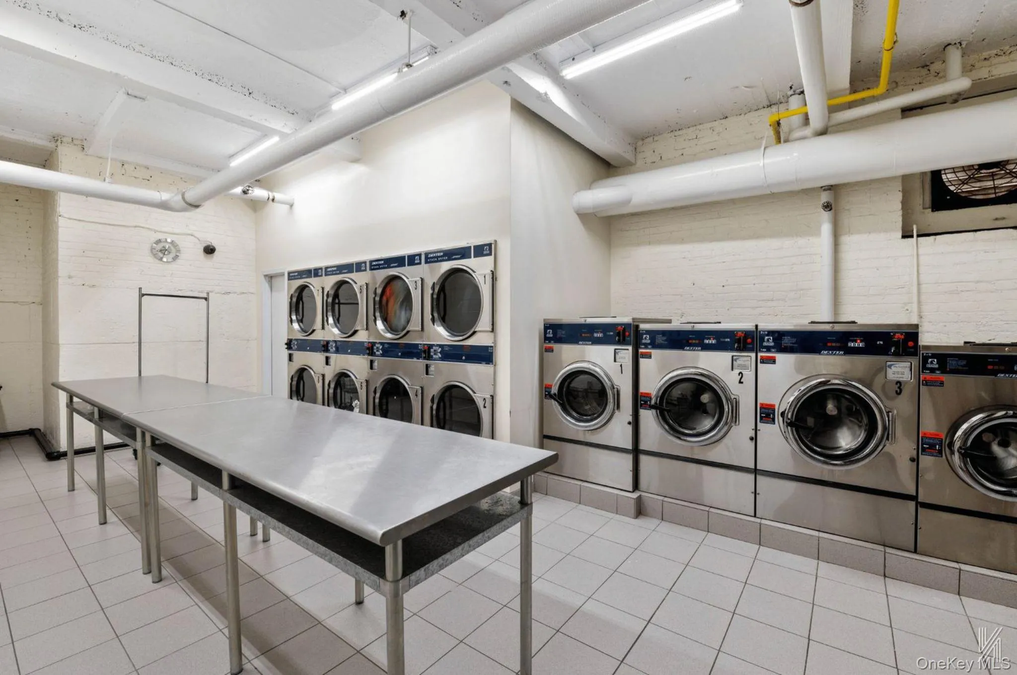 25-40 31st Avenue, New York, NY, 3 Rooms Rooms,1 BathroomBathrooms,Residential,For Rent,31st,0,1053560 25-40 31st Avenue, New York, NY, 3 Rooms Rooms,1 BathroomBathrooms,Residential,For Rent,31st,0,1053560