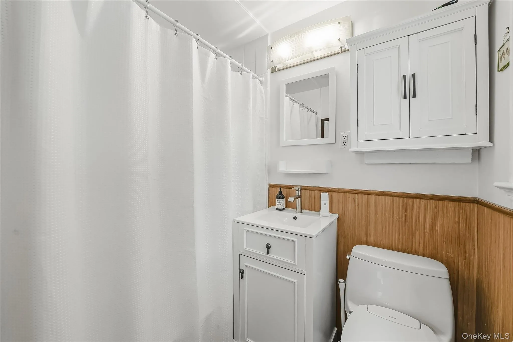 Full bathroom. Full bathroom.