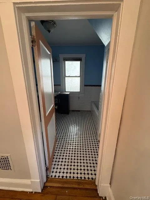 Full Bathroom Full Bathroom