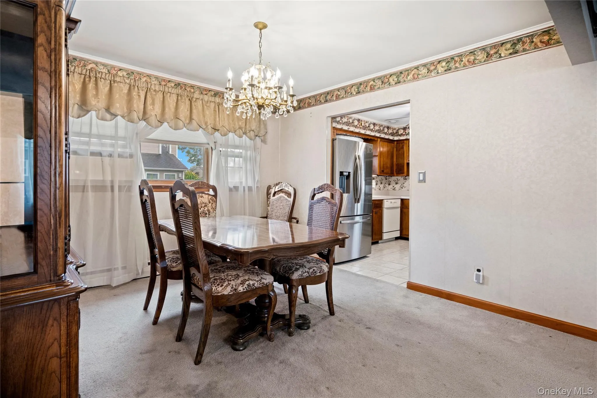 The dining room is close to both the kitchen and living room, making it very convenient when hosting guests. The dining room is close to both the kitchen and living room, making it very convenient when hosting guests.