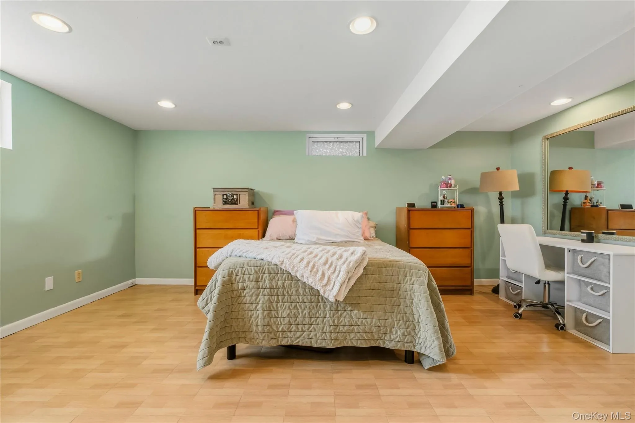 Large Family room on lower level. Large Family room on lower level.