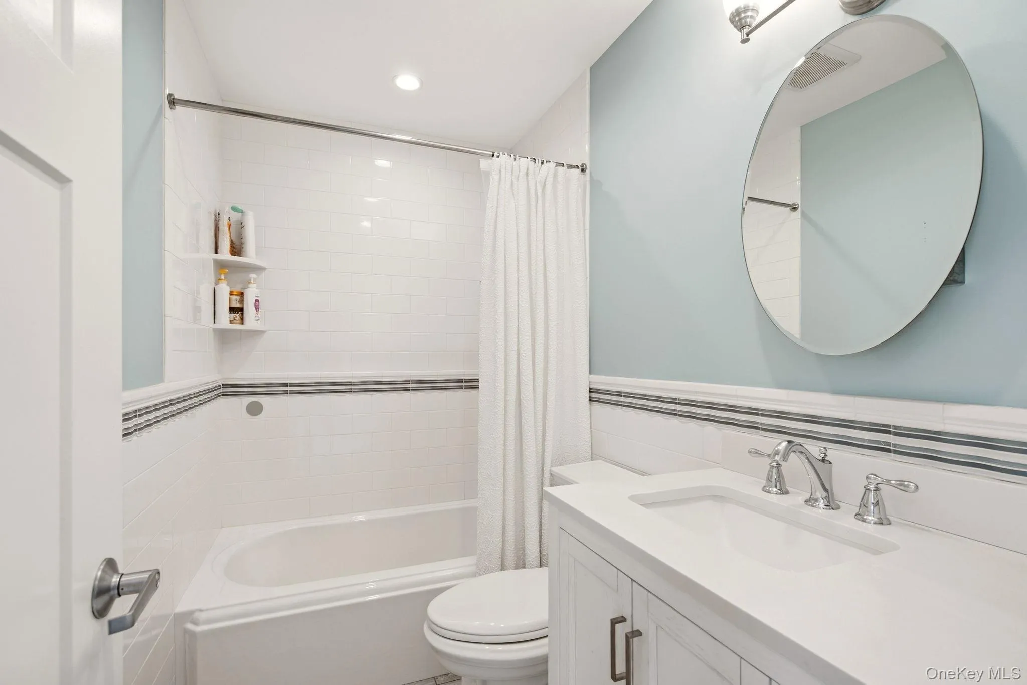 Full bathroom Full bathroom