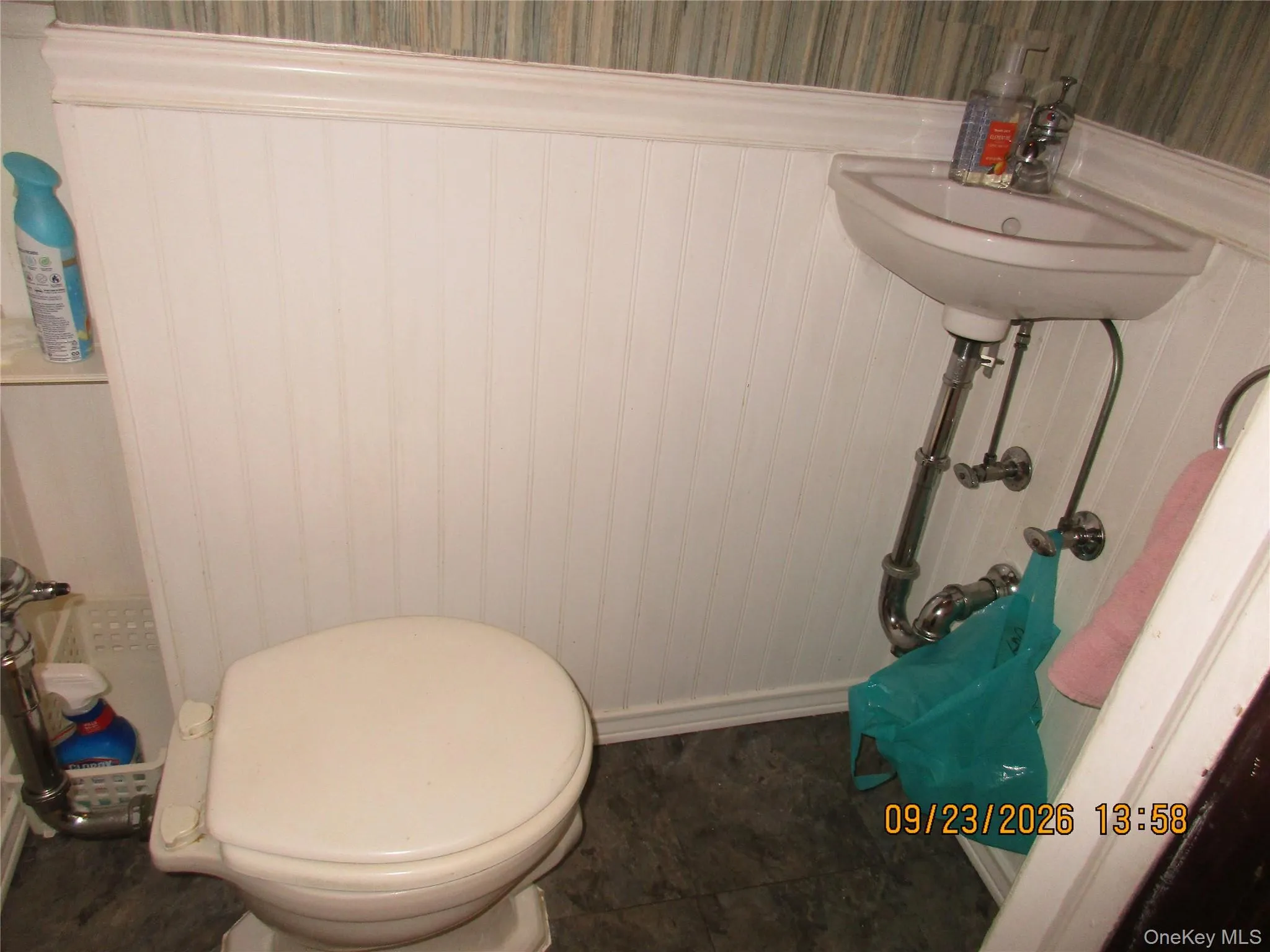 82-51 penelope Avenue, New York, NY, 3 Bedrooms Bedrooms, 6 Rooms Rooms,1 BathroomBathrooms,Residential,For Rent,penelope,0,1053588 82-51 penelope Avenue, New York, NY, 3 Bedrooms Bedrooms, 6 Rooms Rooms,1 BathroomBathrooms,Residential,For Rent,penelope,0,1053588