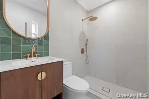 Second ensuite bath Second ensuite bath