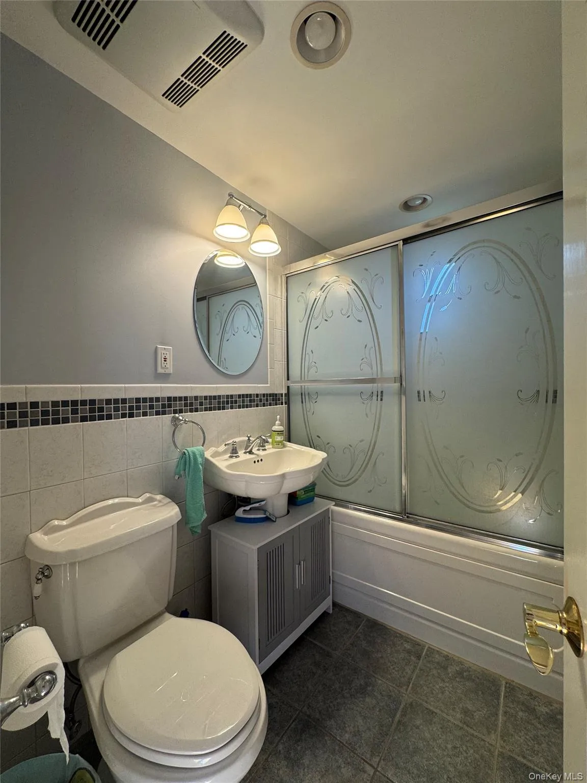 4740 Glenwood Street, New York, NY, 3 Bedroom Bedrooms, 8 Room Rooms,2 BathroomBathrooms,Residential Lease,For Rent,Glenwood,0,1053600 4740 Glenwood Street, New York, NY, 3 Bedroom Bedrooms, 8 Room Rooms,2 BathroomBathrooms,Residential Lease,For Rent,Glenwood,0,1053600