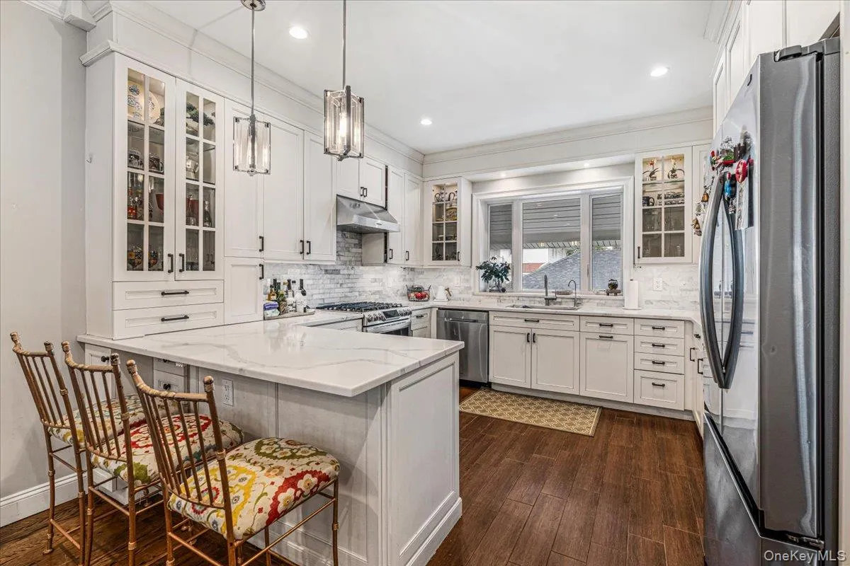 4302 170th Street, New York, NY, 3 Bedrooms Bedrooms, 8 Rooms Rooms,2 BathroomsBathrooms,Residential,For Rent,170th,0,1053602 4302 170th Street, New York, NY, 3 Bedrooms Bedrooms, 8 Rooms Rooms,2 BathroomsBathrooms,Residential,For Rent,170th,0,1053602